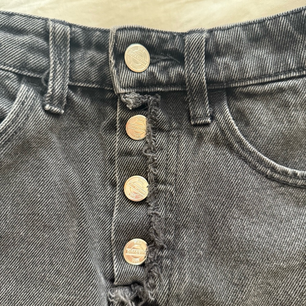 Zara Black Denim High Rise Women's Shorts - Picture 4 of 5
